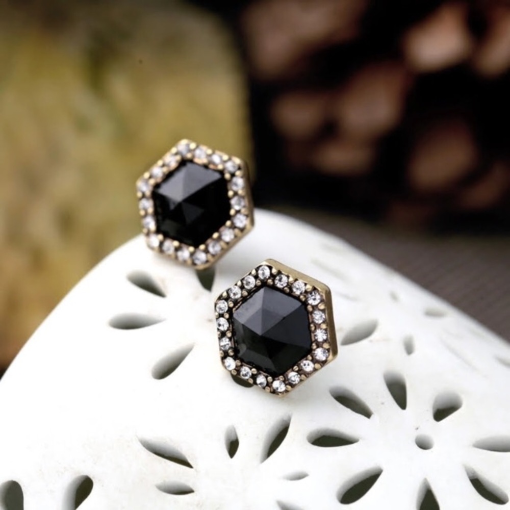 🆕 Black stone stud earrings